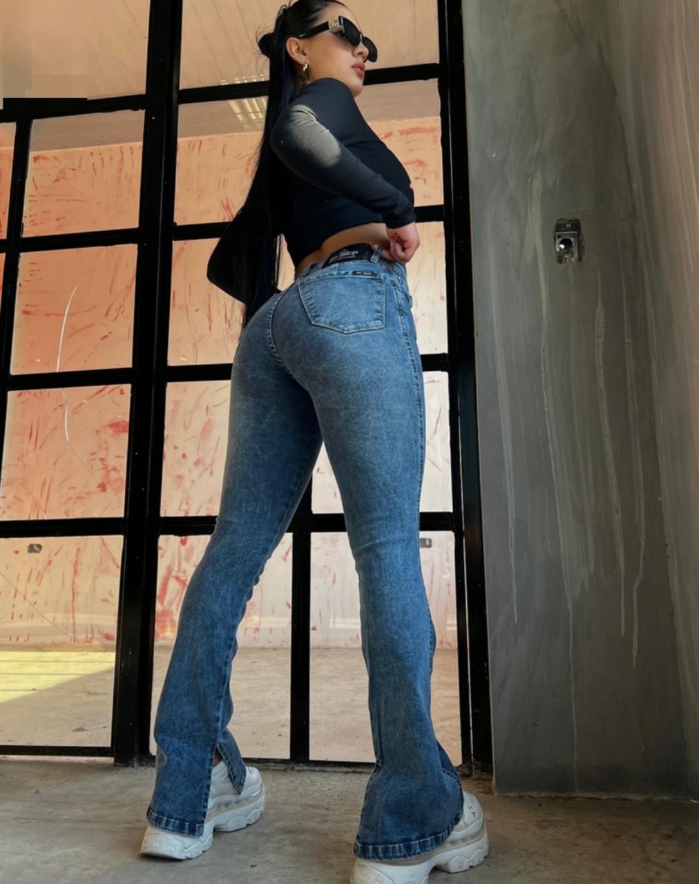 Jean Oxford – Pierna Acampanada con Estilo Retro