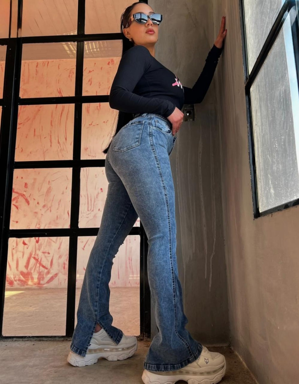 Jean Oxford – Pierna Acampanada con Estilo Retro
